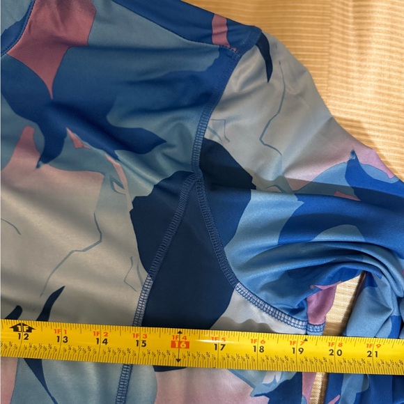 🍀🍀🍀 sale 3 items for $30✅Callaway Women's Blue and Pink Floral Top - Picture 4 of 4